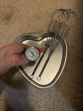 Stainless Steel Whisk Set with Heart-Shaped Cake Pan and Thermometer